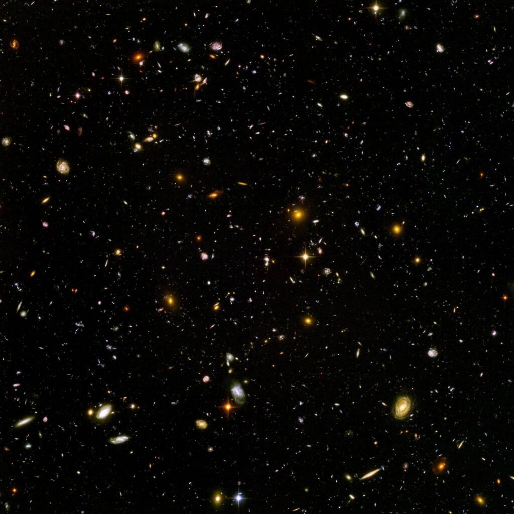 Hubble Uzay Teleskobu’nun Ultra Derin Alan görüntüsü: binlerce gökada