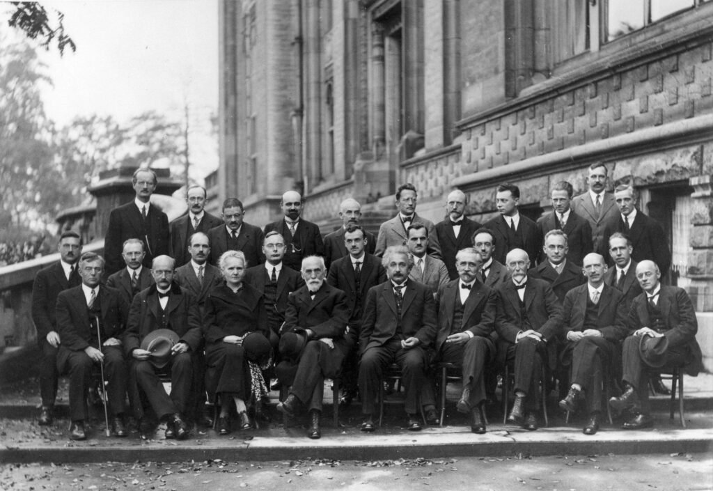 1927 Solvay Konferansı’nda toplanan fizikçiler