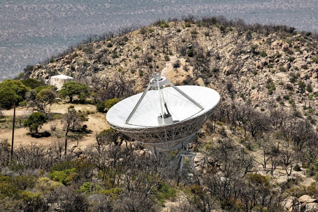Kitt Peak’teki Çok Uzun Taban Çizgili Dizi (VLBA) radyo teleskop anteni